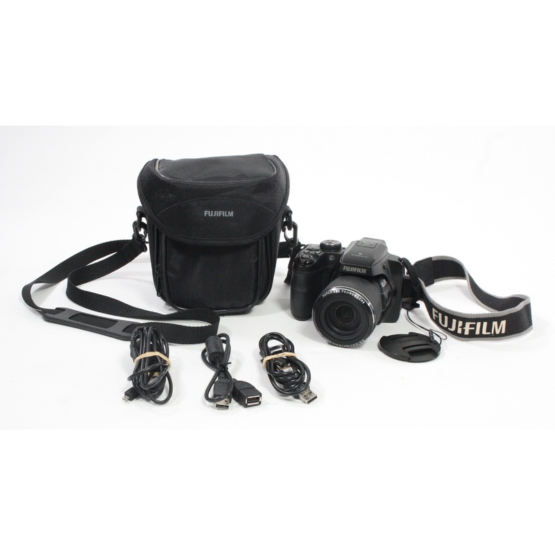 Fujifilm FinePix S8200 Digital Camera (incl case)