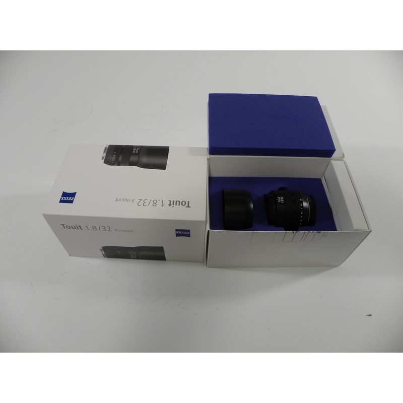 Zeiss X-Mount 32mm f1.8 T* Planar